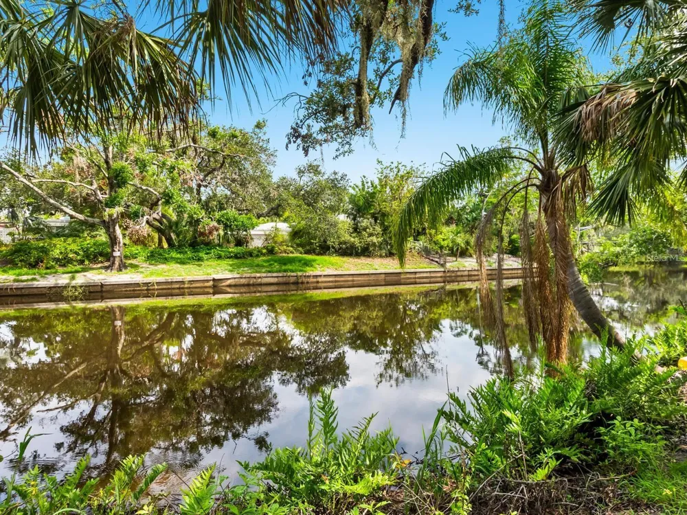 2753 ORCHID OAKS DRIVE #104 Sarasota, FL 34239