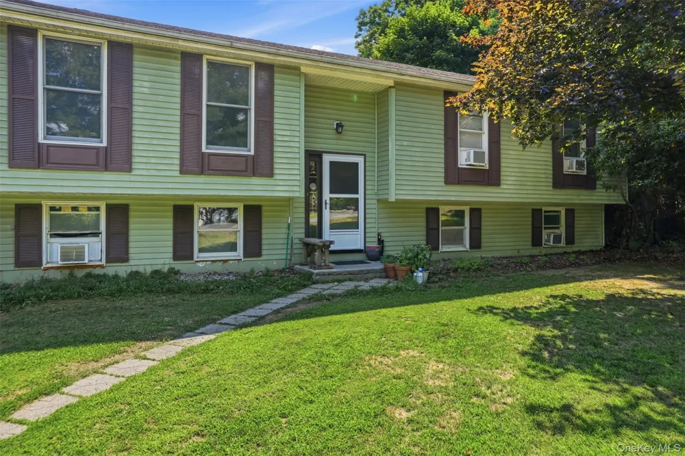 4 Riverside Drive Pine Bush, NY 12566