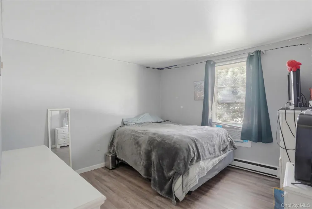 4 Riverside Drive Pine Bush, NY 12566