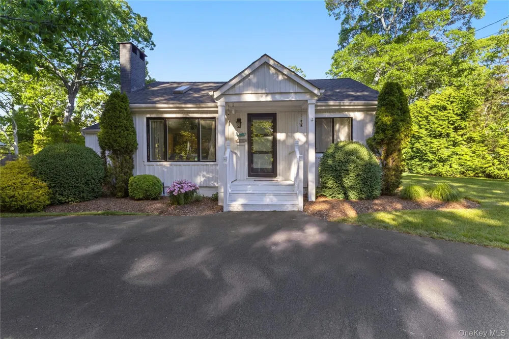 21 Duvall Drive Hampton Bays, NY 11946