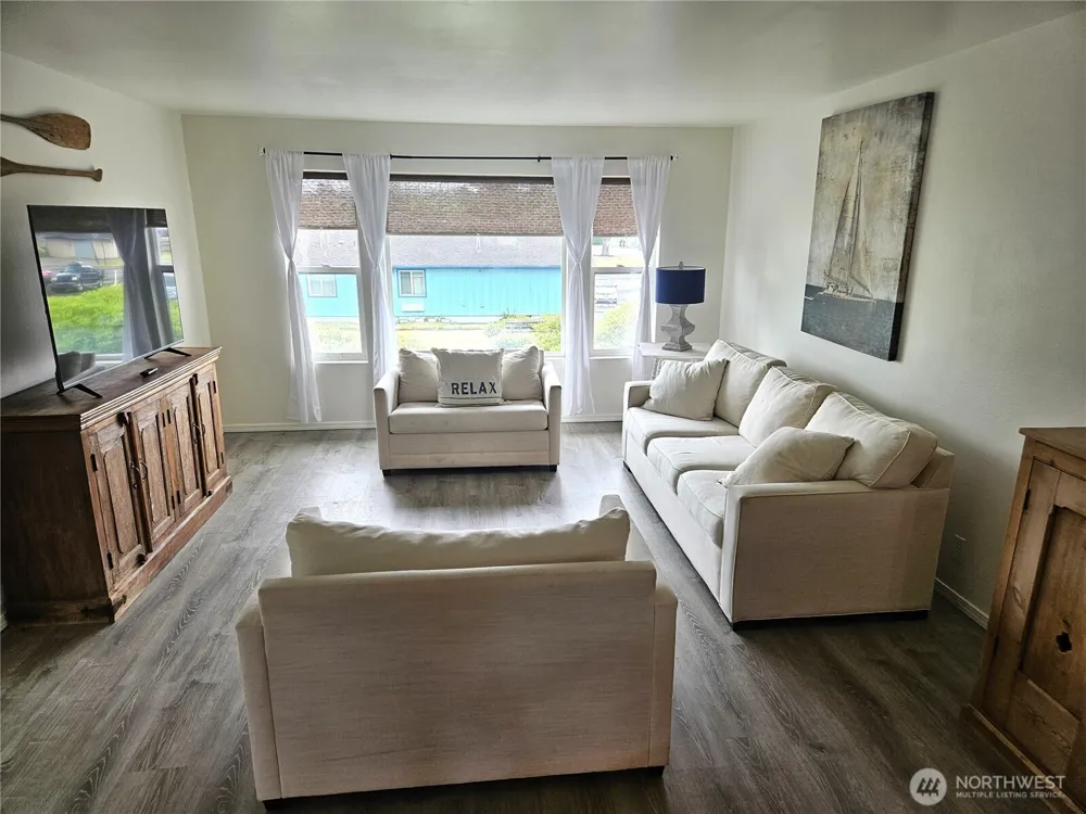 1515 Ocean Beach Boulevard #202 Long Beach, WA 98631