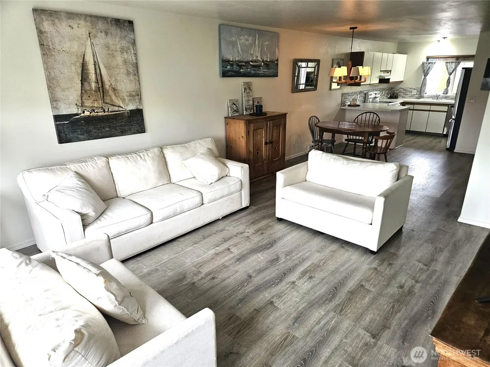 1515 Ocean Beach Boulevard #202 Long Beach, WA 98631