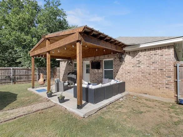207 Hubbard Street Alvord, TX 76225