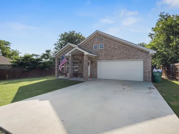 207 Hubbard Street Alvord, TX 76225