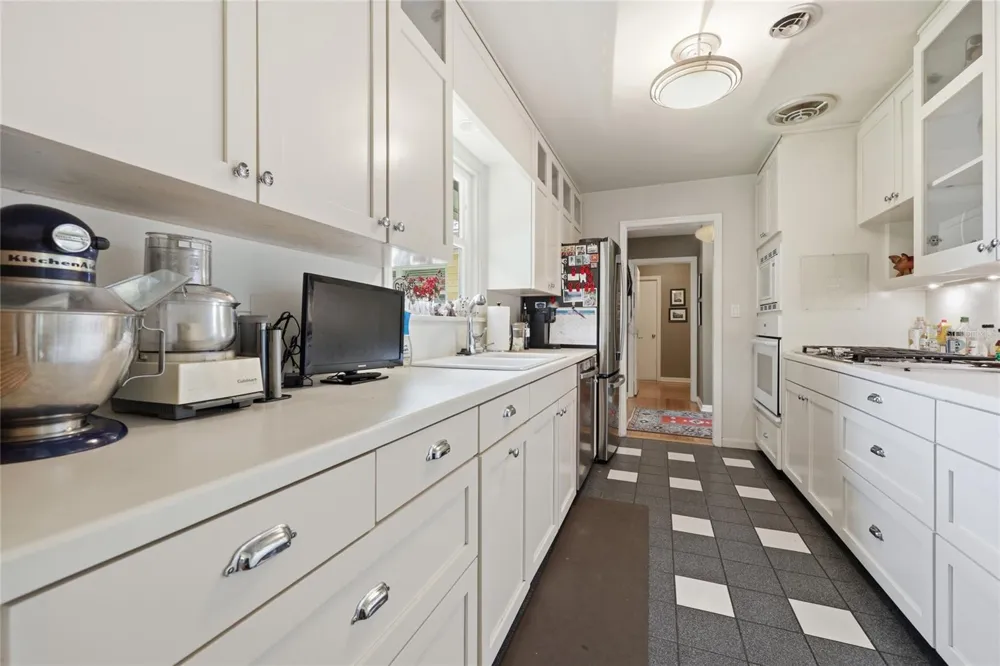 2006 NW 14TH AVENUE Gainesville, FL 32605
