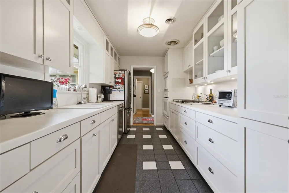 2006 NW 14TH AVENUE Gainesville, FL 32605