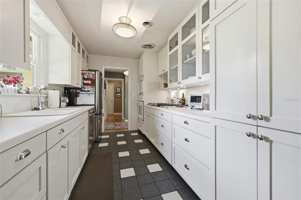 2006 NW 14TH AVENUE Gainesville, FL 32605
