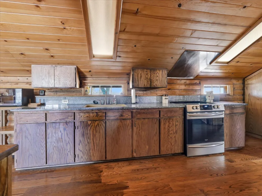 35928 Road 606 Raymond, CA 93653
