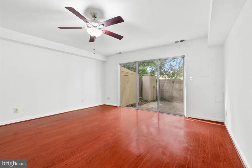 8123 KINGSWAY COURT #268 Springfield, VA 22152