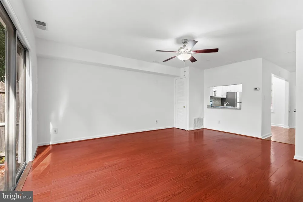 8123 KINGSWAY COURT #268 Springfield, VA 22152