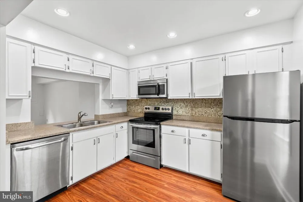 8123 KINGSWAY COURT #268 Springfield, VA 22152