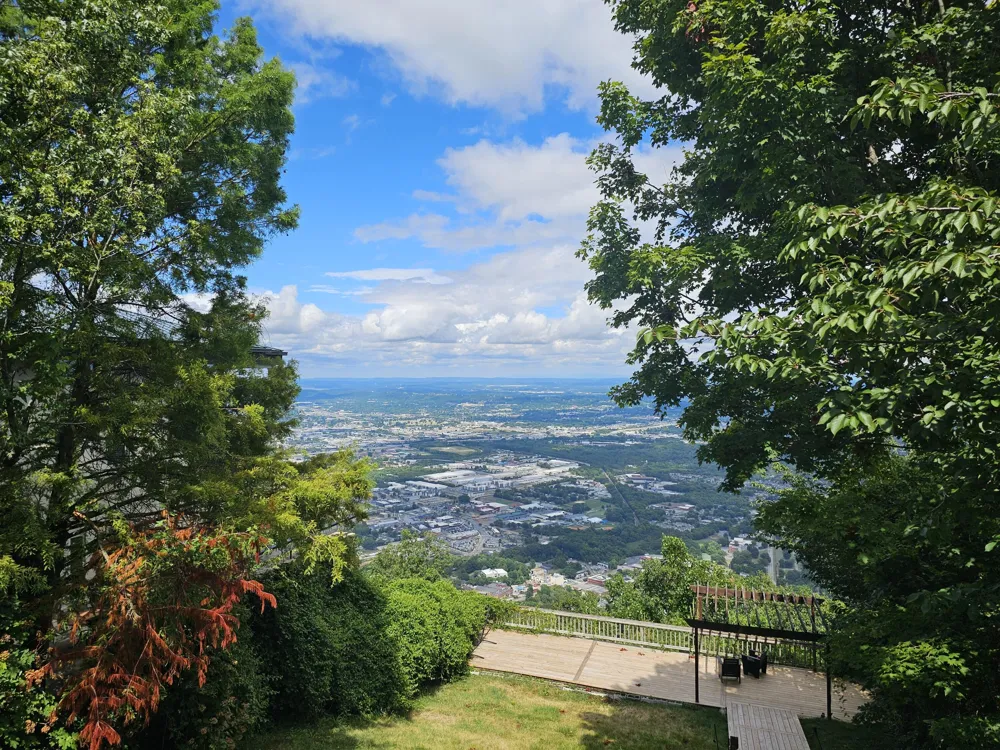 1003 E Brow Road Lookout Mountain, TN 37350