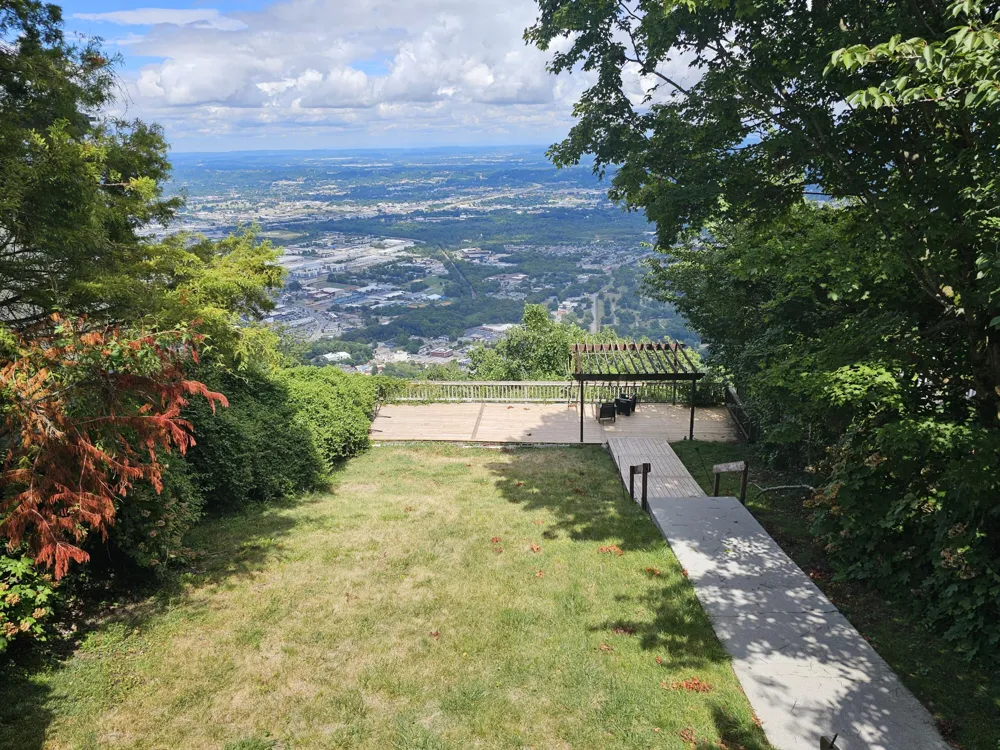 1003 E Brow Road Lookout Mountain, TN 37350