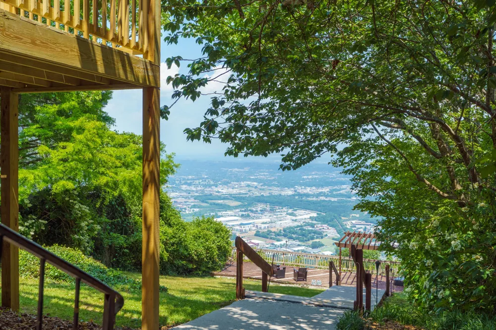 1003 E Brow Road Lookout Mountain, TN 37350