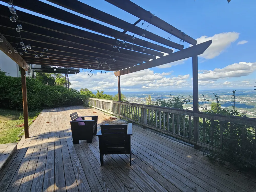 1003 E Brow Road Lookout Mountain, TN 37350