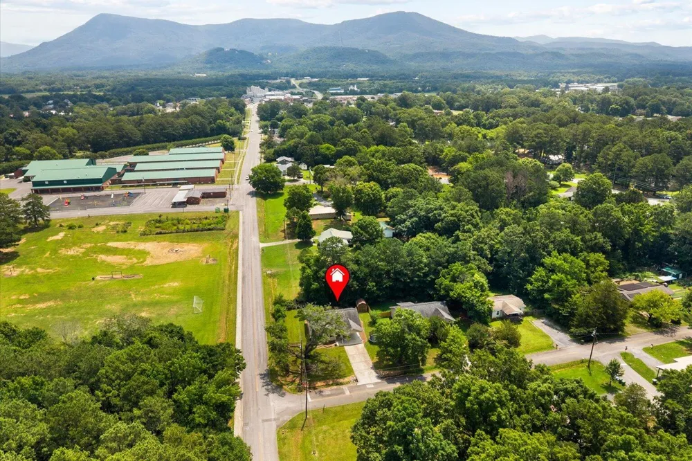 132 9th Avenue Chatsworth, GA 30705