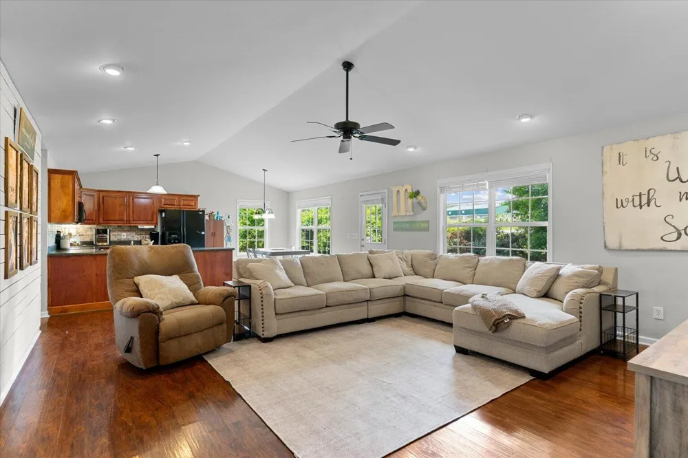 132 9th Avenue Chatsworth, GA 30705