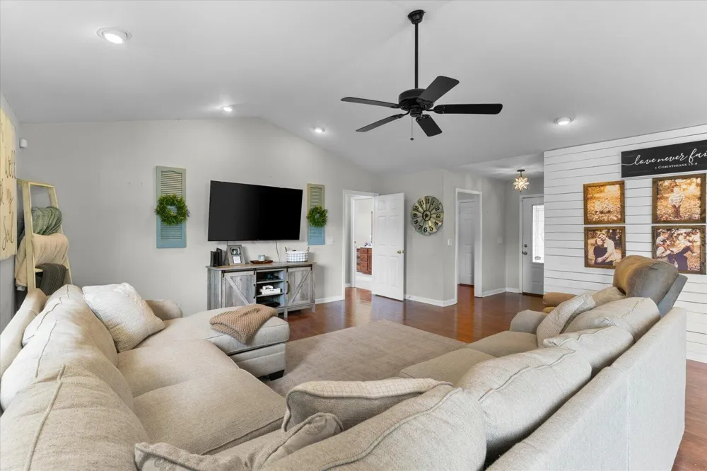 132 9th Avenue Chatsworth, GA 30705