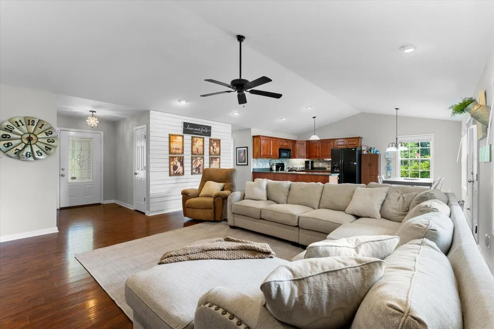 132 9th Avenue Chatsworth, GA 30705