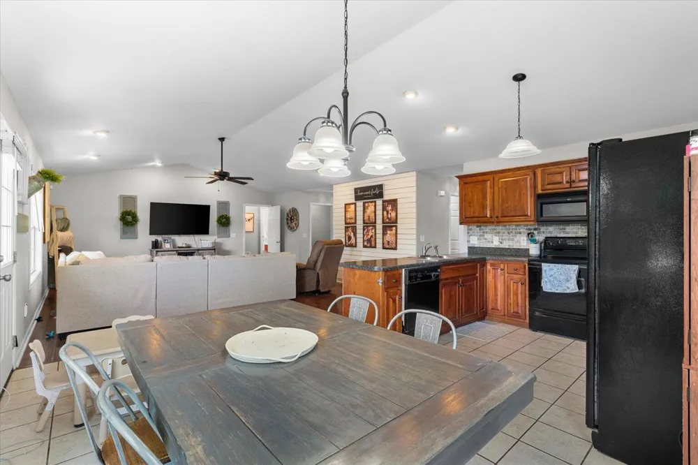 132 9th Avenue Chatsworth, GA 30705