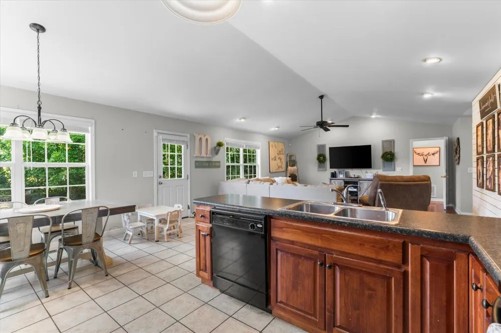 132 9th Avenue Chatsworth, GA 30705