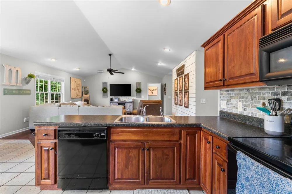 132 9th Avenue Chatsworth, GA 30705