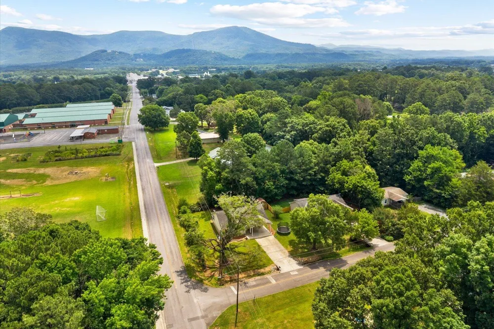 132 9th Avenue Chatsworth, GA 30705