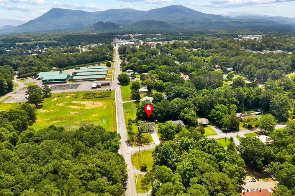 132 9th Avenue Chatsworth, GA 30705