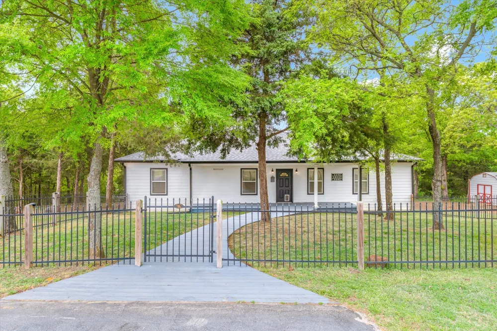 14227 County Road 438 Lindale, TX 75771