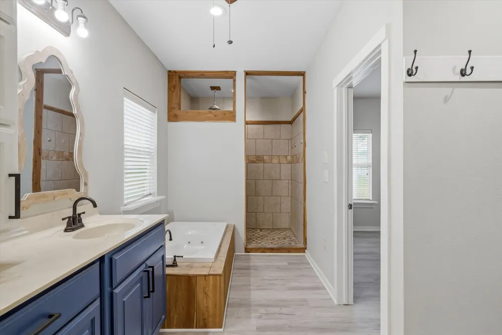14227 County Road 438 Lindale, TX 75771