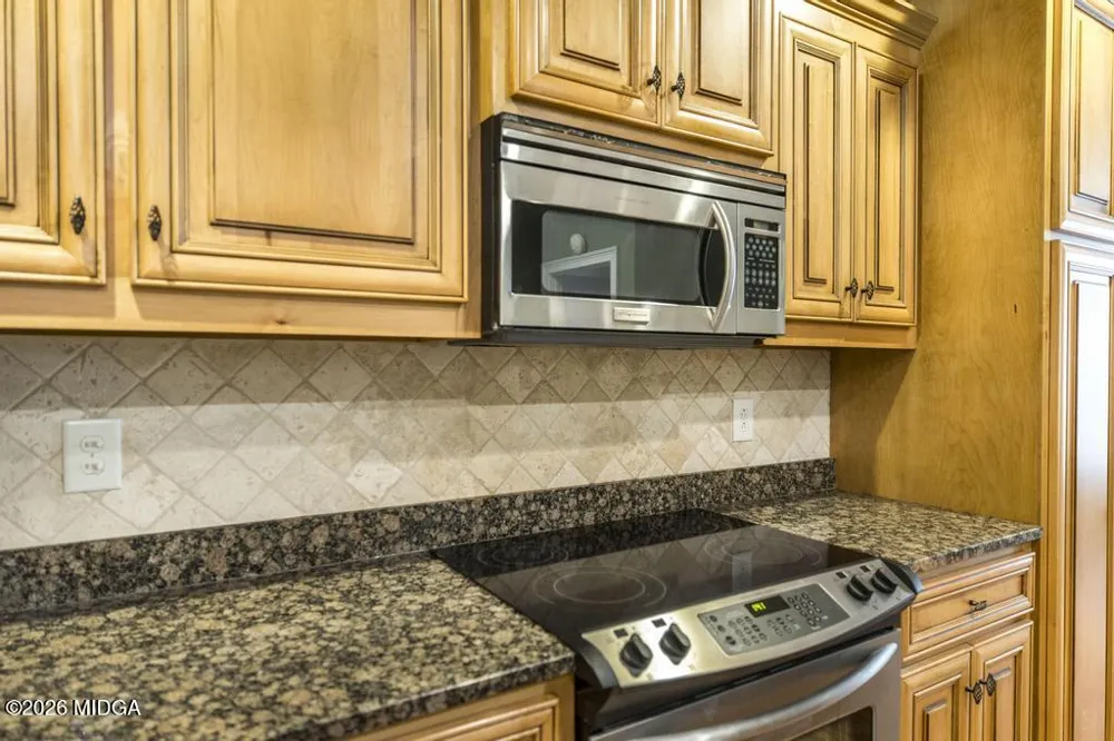 856 Tufthunter Macon, GA 31210