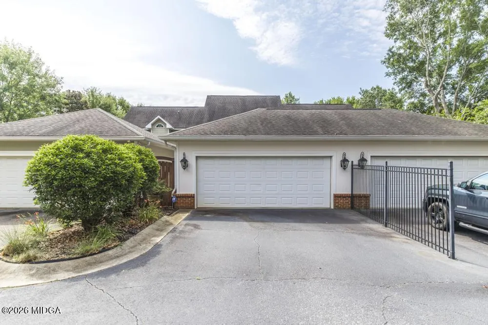 856 Tufthunter Macon, GA 31210