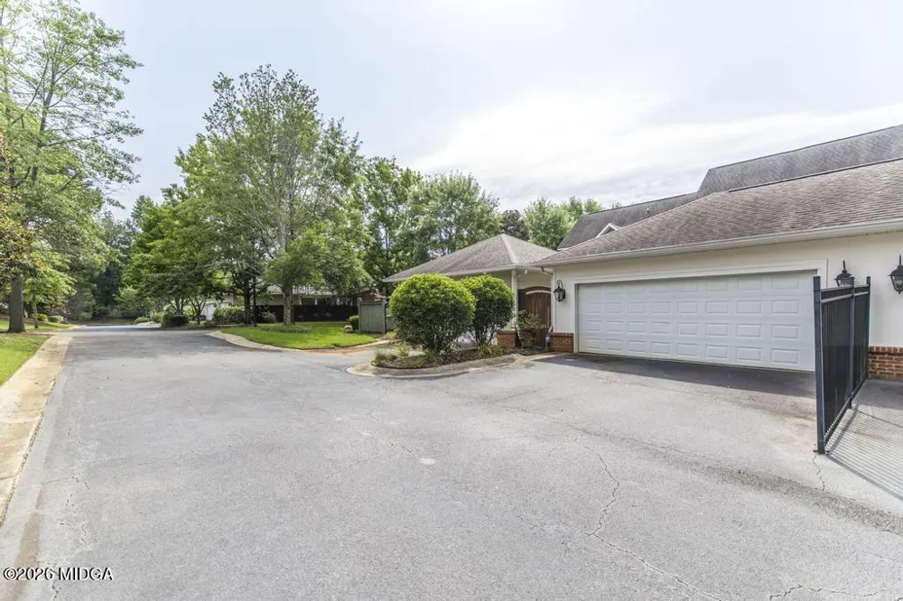 856 Tufthunter Macon, GA 31210