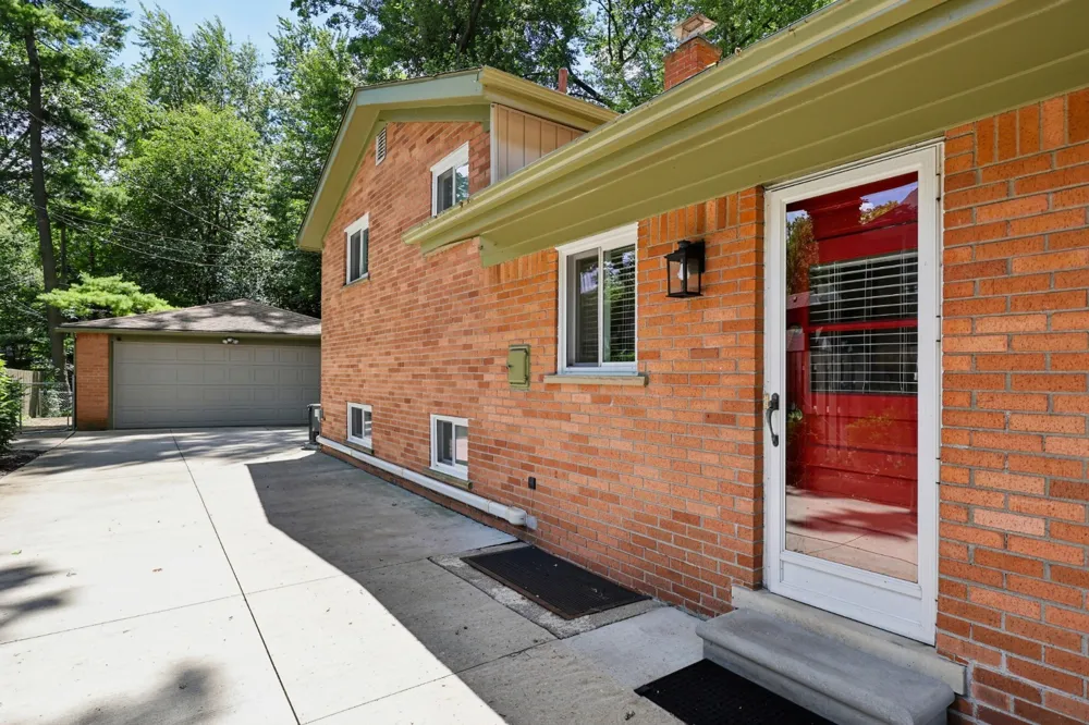 1313 Beech St Plymouth, MI 48170
