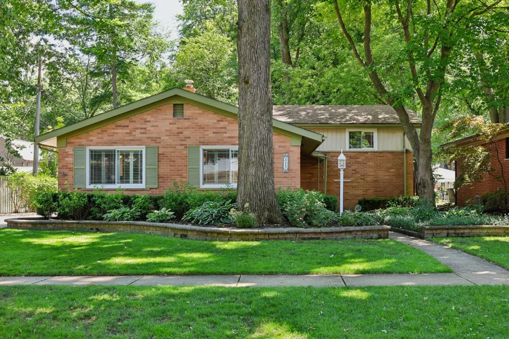 1313 Beech St Plymouth, MI 48170