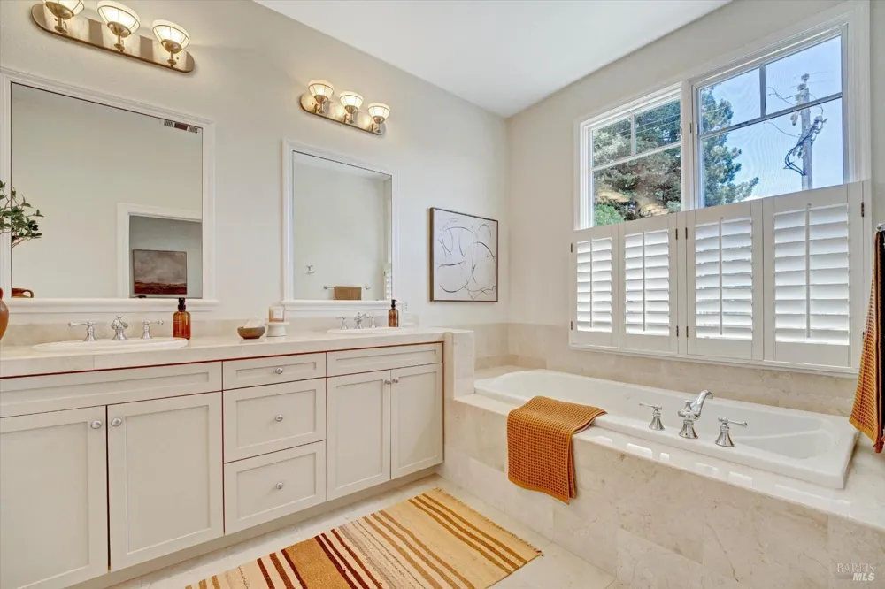 46 Ned's Way ##46 Tiburon, CA 94920