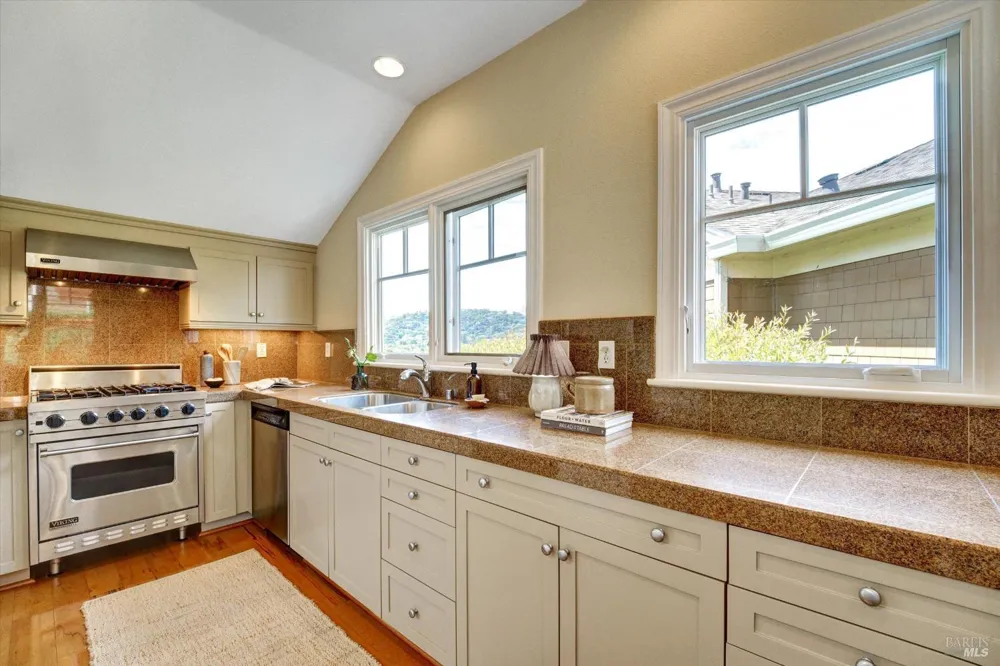46 Ned's Way ##46 Tiburon, CA 94920