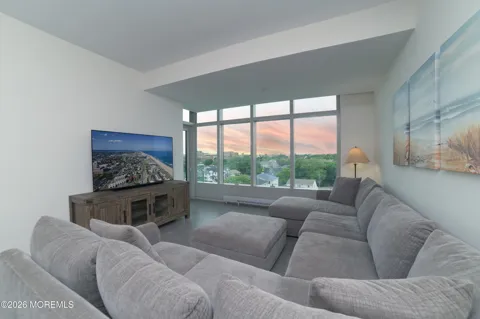 15 Morris Avenue #525