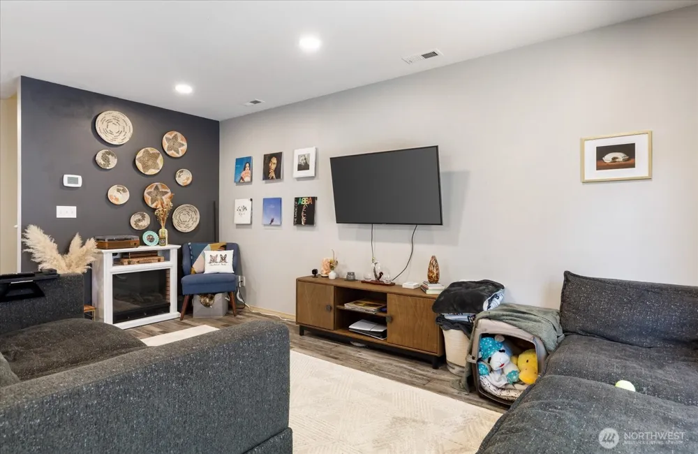 160 NE Melrose Drive Oak Harbor, WA 98277