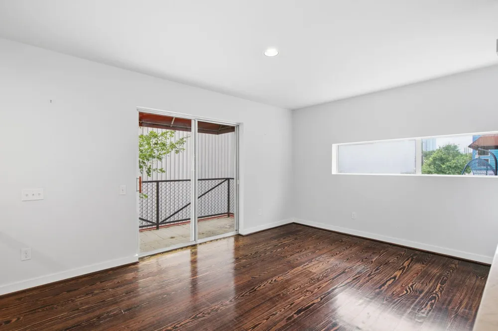 2934 Commerce Street Houston, TX 77003