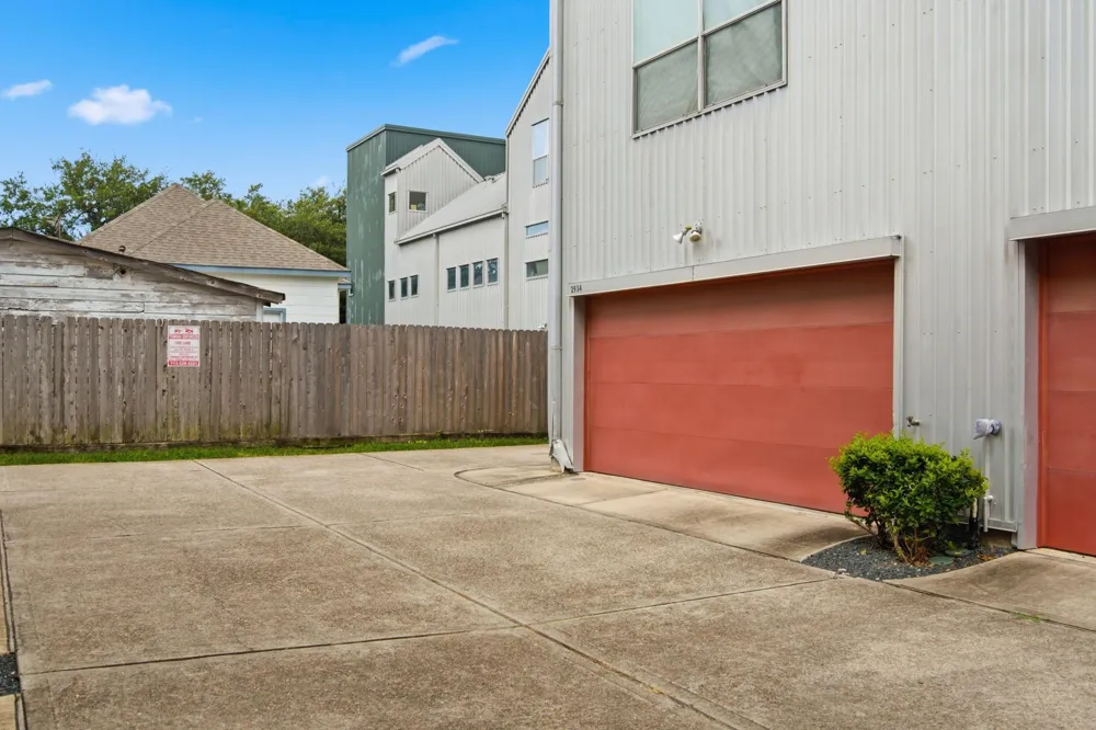 2934 Commerce Street Houston, TX 77003