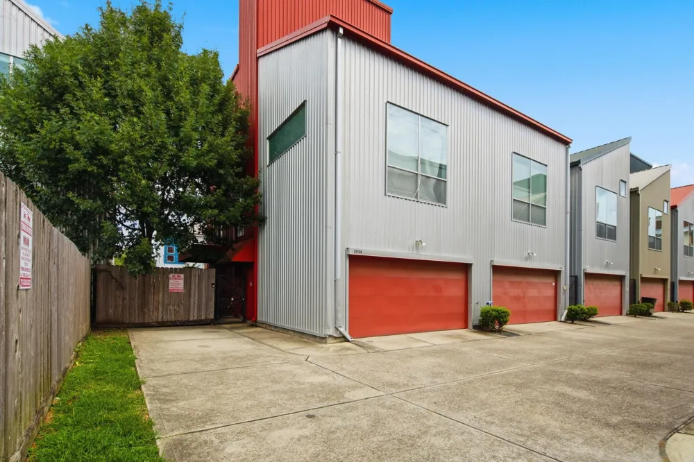 2934 Commerce Street Houston, TX 77003