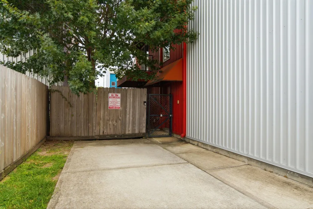 2934 Commerce Street Houston, TX 77003