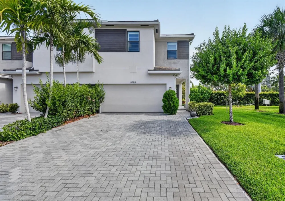 8789 Antarus Drive Lake Worth, FL 33467