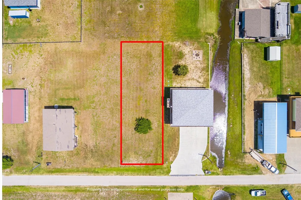 962 S Sage Crystal Beach, TX 77650