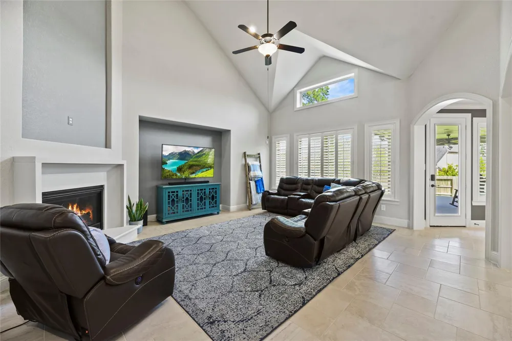 1002 Pleasant Pines Lane Pinehurst, TX 77362