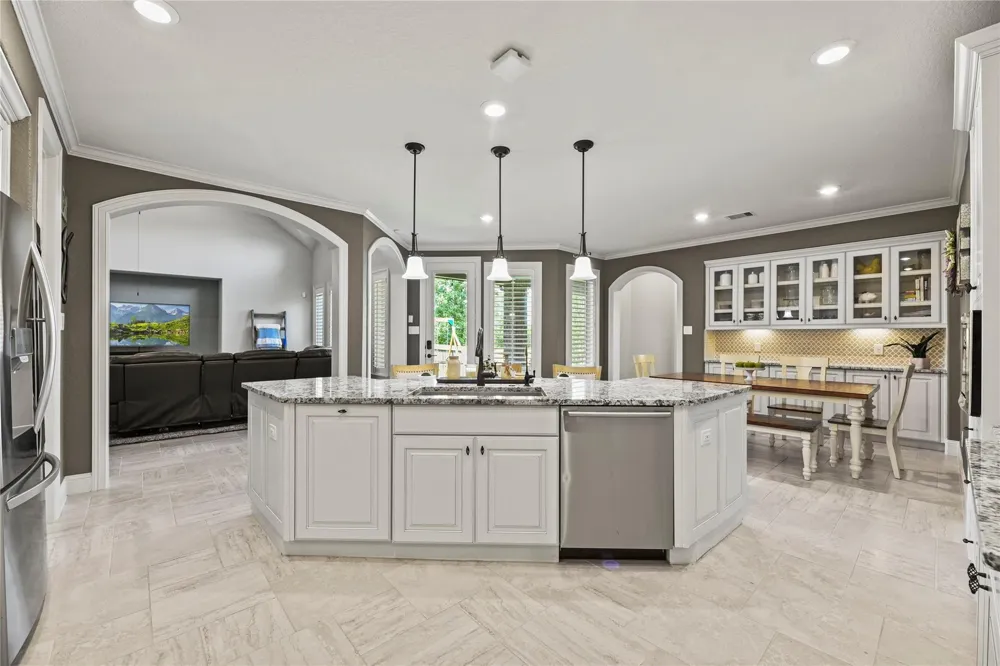 1002 Pleasant Pines Lane Pinehurst, TX 77362