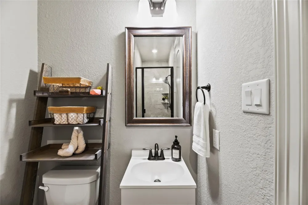 1002 Pleasant Pines Lane Pinehurst, TX 77362