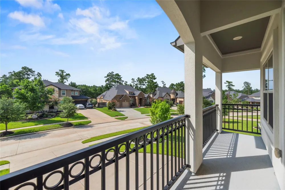 1002 Pleasant Pines Lane Pinehurst, TX 77362