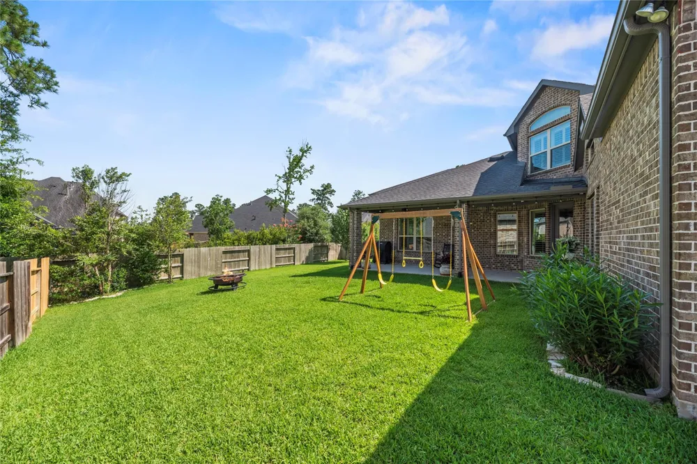 1002 Pleasant Pines Lane Pinehurst, TX 77362